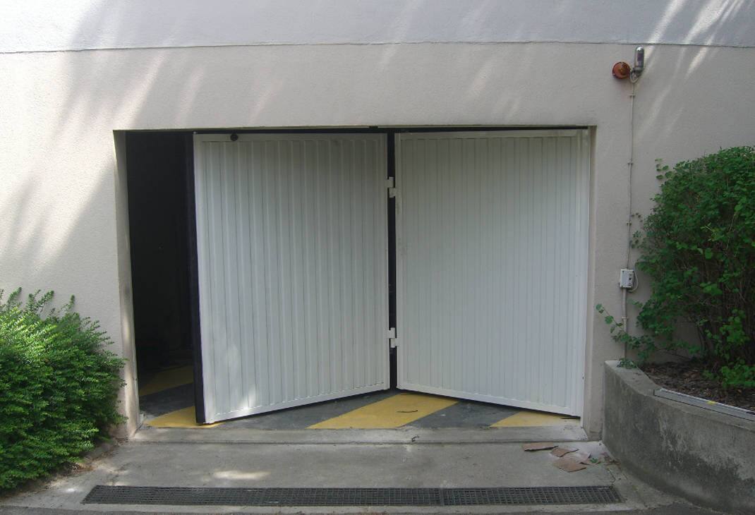 Porte de garage basculante, motorisée et personnalisable